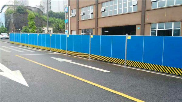 工地彩鋼圍擋的三大品質(zhì)分別是什么及價(jià)格時(shí)多少？